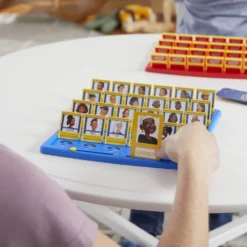 Hasbro Gaming Wie Is Het? -Speelgoed Winkel 1979989 e4384b5c